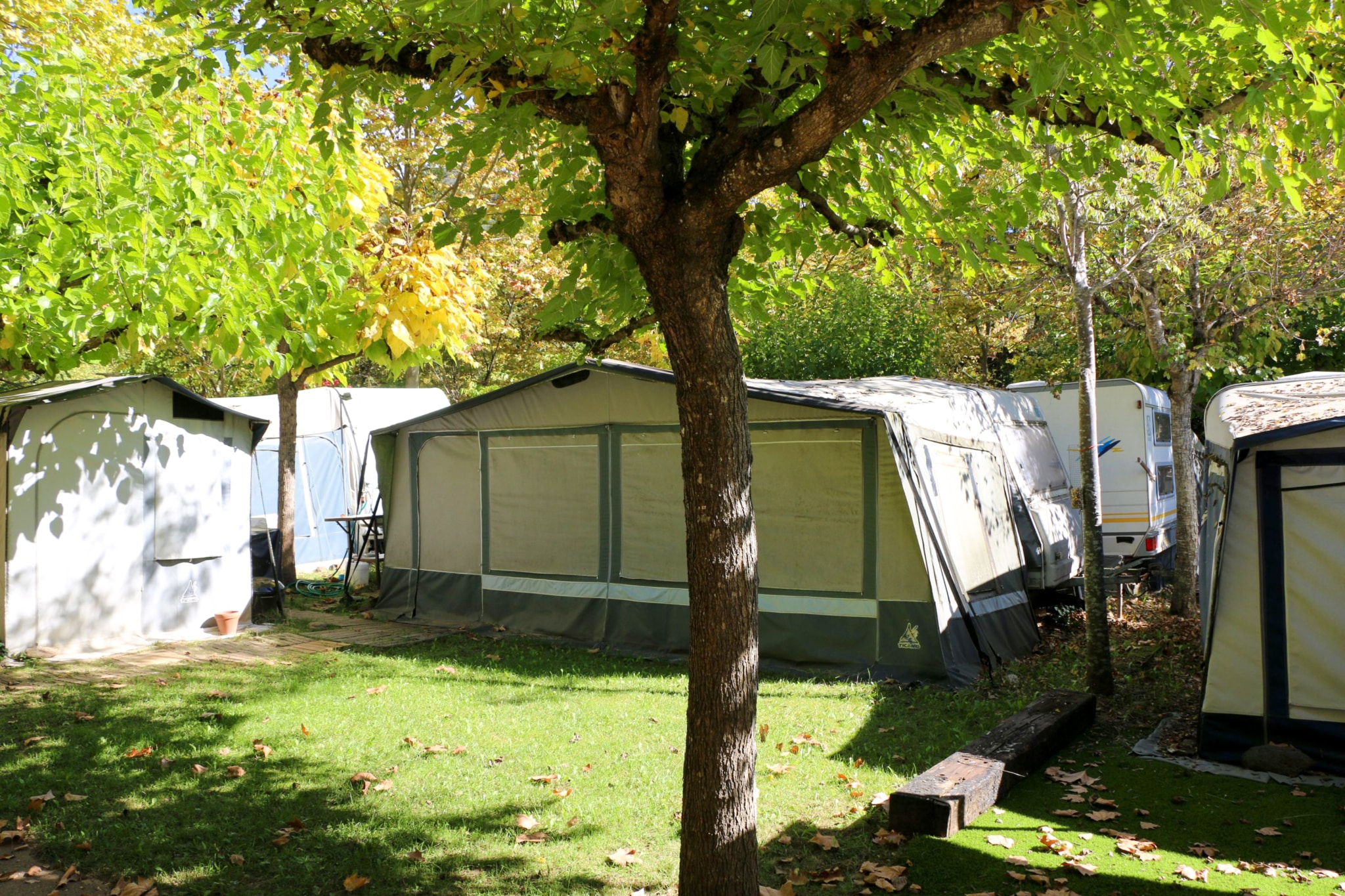 Área de autocaravanas Camping de La Vall de Bianya, Girona